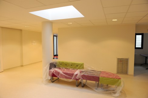 Le Nouvel Hôpital Saint-Anne<br />Le nouveau bâtiment Joseph Lévy-Valensi de l'Hôpital Sainte-Anne à Paris quelques jours avant son inauguration.<br />Une construction d’environ 10 000 M2, de 112 lits et places, sur le site de l'hopital psychiatrique historique de Sainte-Anne (1867), rue Cabanis.<br />Ce nouveau bâtiment héberge des unités de psychiatrie universitaire, la Clinique des Maladies Mentales et de l’Encéphale (CMME) et des unités de psychiatrie de secteur.<br />Photos © Razak