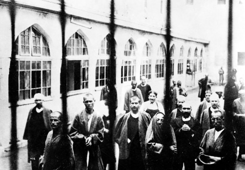 Mental Patients inside Toptaşı Mental Asylum. (From the private collection of Cengiz Kahraman)