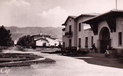 Blida-Joinville fut le premier Hôpital Psychiatrique d’Algérie (1er bâtiment en 1927 et inauguration officielle en 1938).